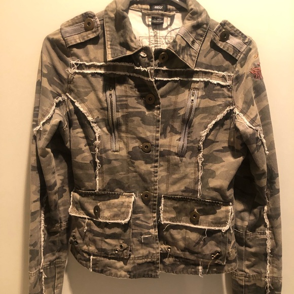 Fun Camo jacket, size S. Patch detail, snug fit - Picture 3 of 3